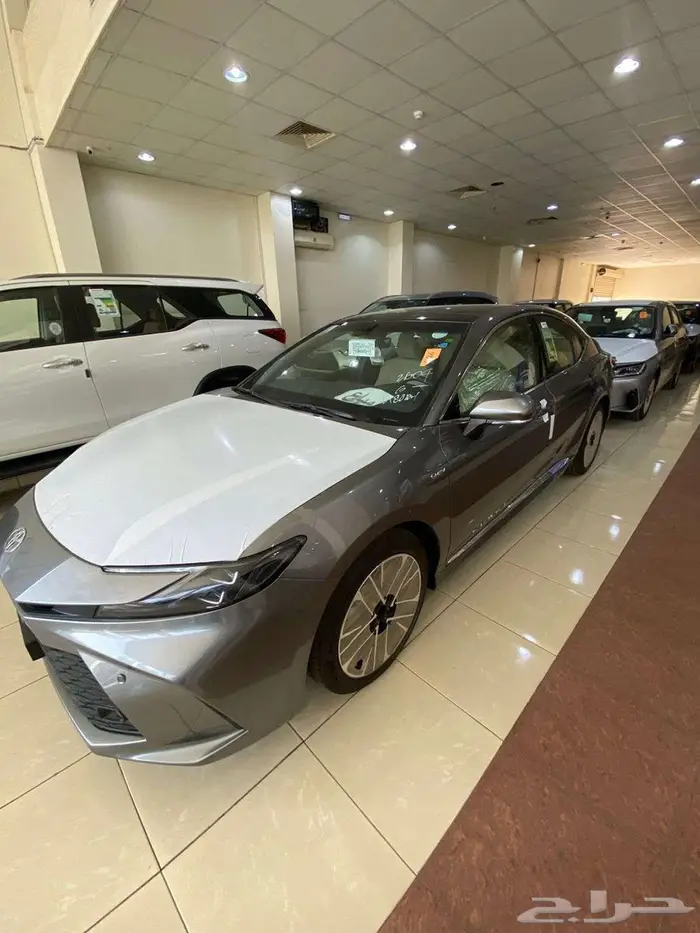 تويوتا كامري ال اي هايبرد الموديل 2025 1