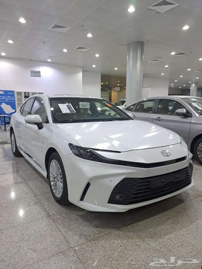 كامري ال اي نص فل اسود وابيض وفضي اقل سعر 16