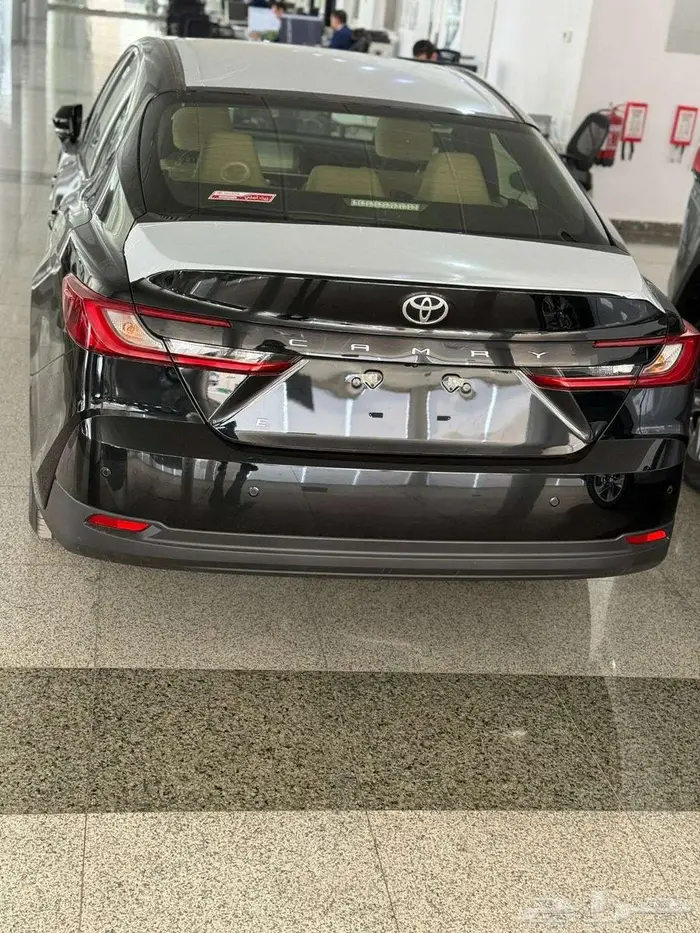كامري ستاندر 2025 اسود وابيض ورمادي 2