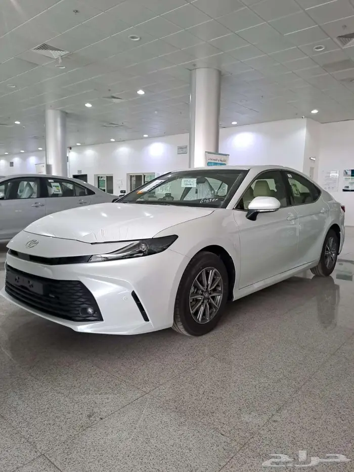 كامري ستاندر 2025 اسود وابيض ورمادي 10