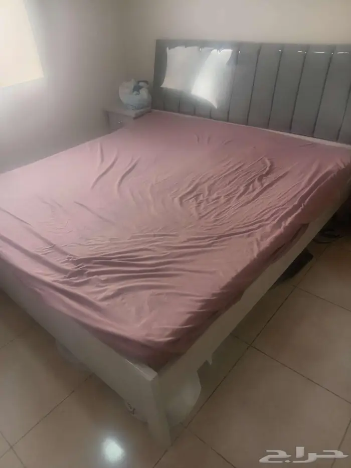 غرفة نوم مع المرتبه 1