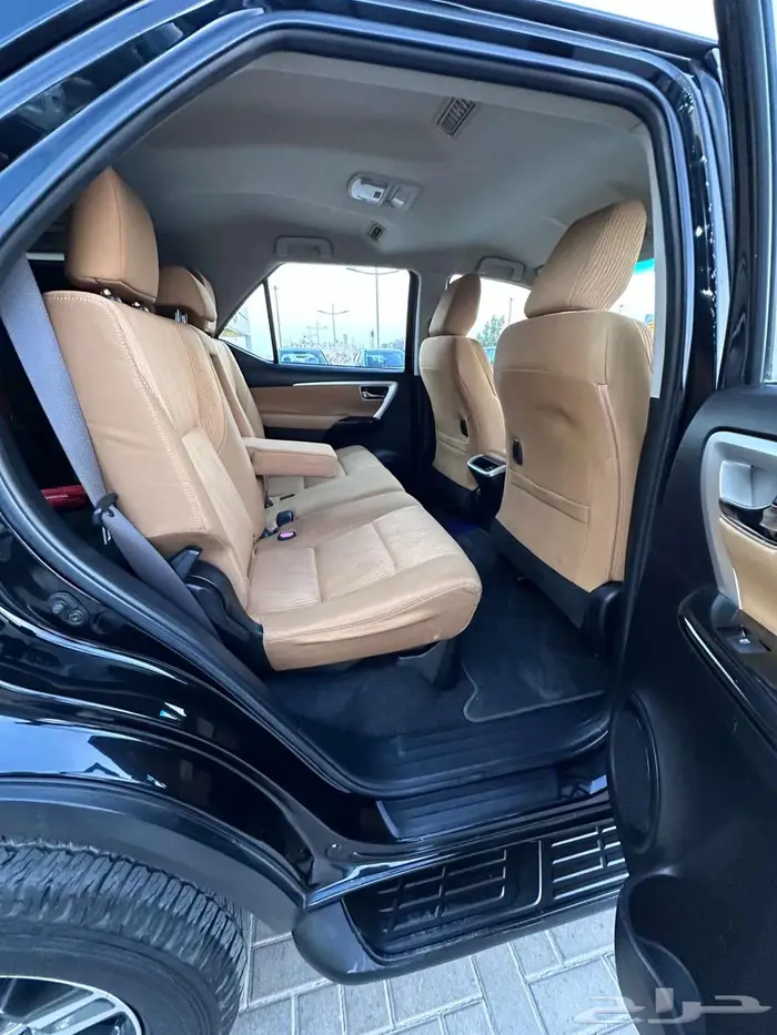 تويوتا فورتشنر بنزين 6سلند VX 20