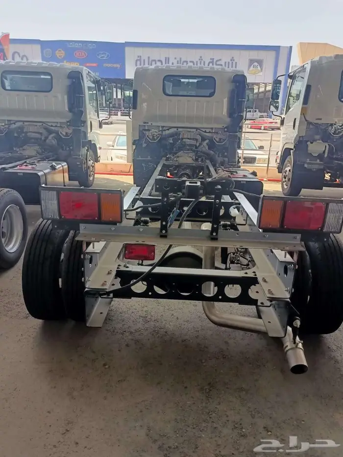 ايسوزو دينا 6 طن شاص 6.10 م يابانى 4