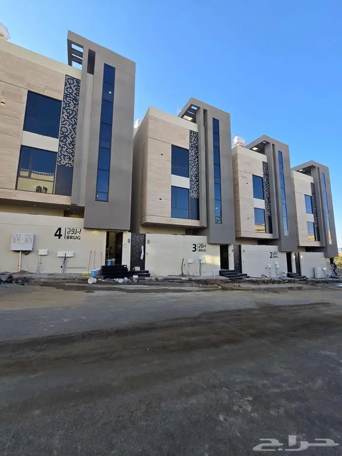 للبيع شقق علويه بملحق 7غرف VIPوسطح خاص من 590 ألف غرب الخميس 0