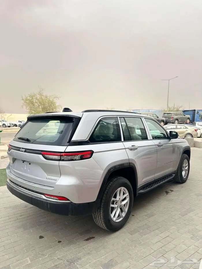 جيب جراند شيروكي 2025 لدى شركة عبدالمجيد الخضر 6