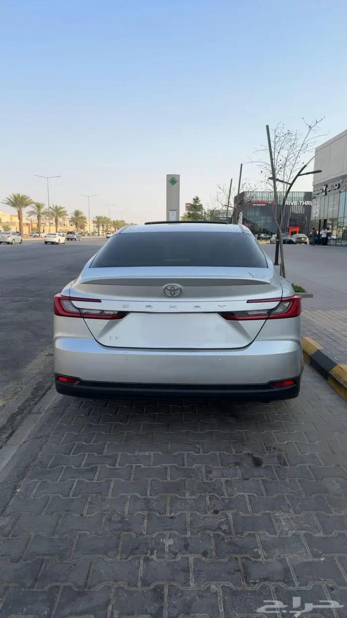 للبيع تويوتا كامري 2025 LE 9