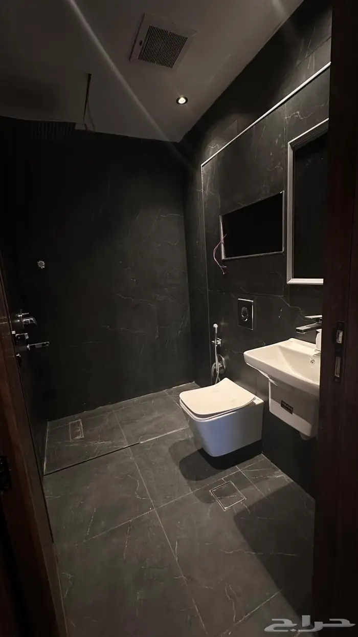 شقه فاخره للايجار في تنال 2