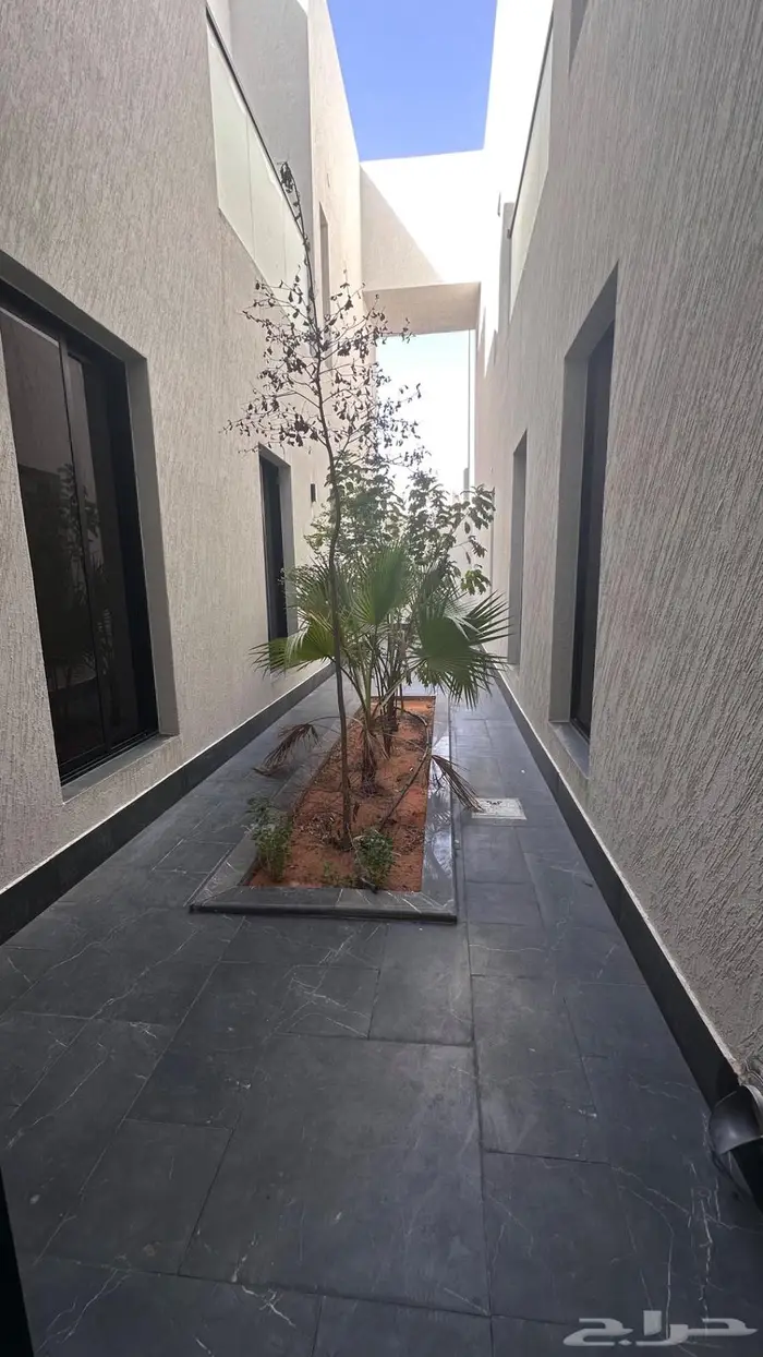 شقه فاخره للايجار في تنال 12