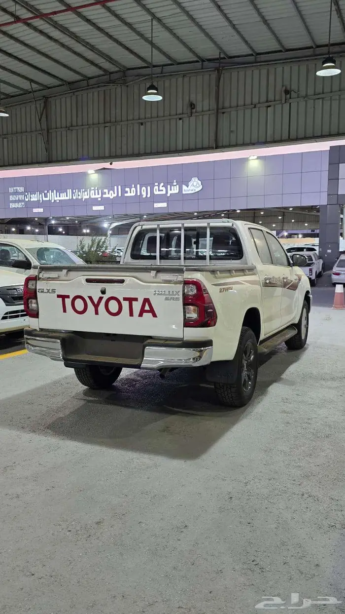 تويوتا هايلكس 2025 بنزين فل كامل بصمة خليجي بالنقد والتقسيط 1
