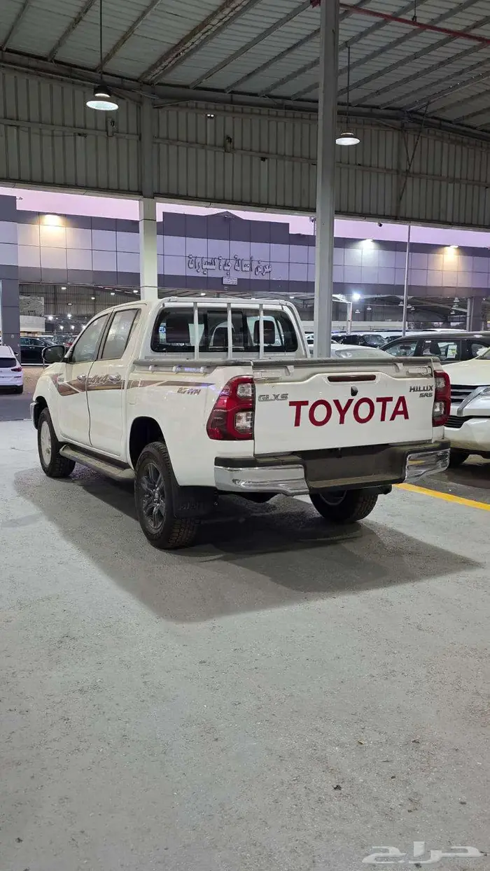 تويوتا هايلكس 2025 بنزين فل كامل بصمة خليجي بالنقد والتقسيط 3