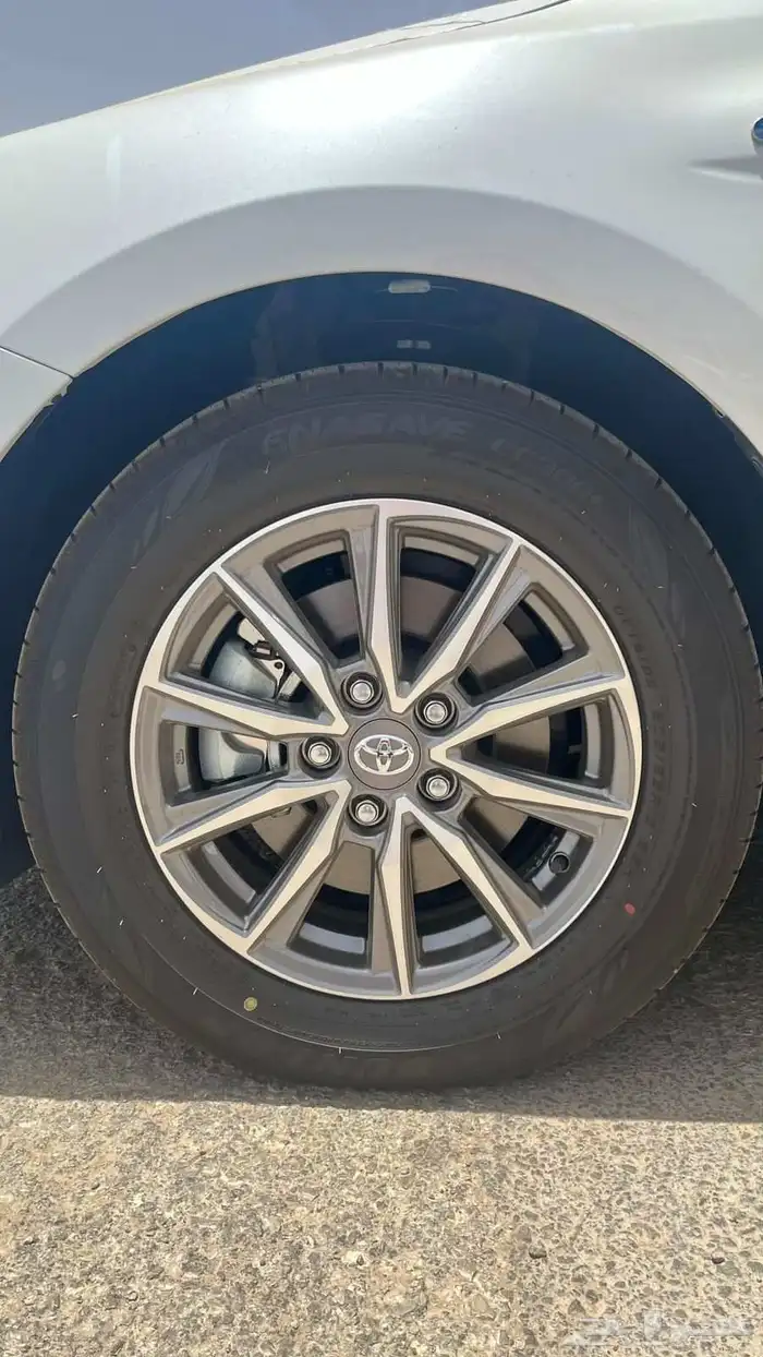 تويوتا كامري E هايبر 4