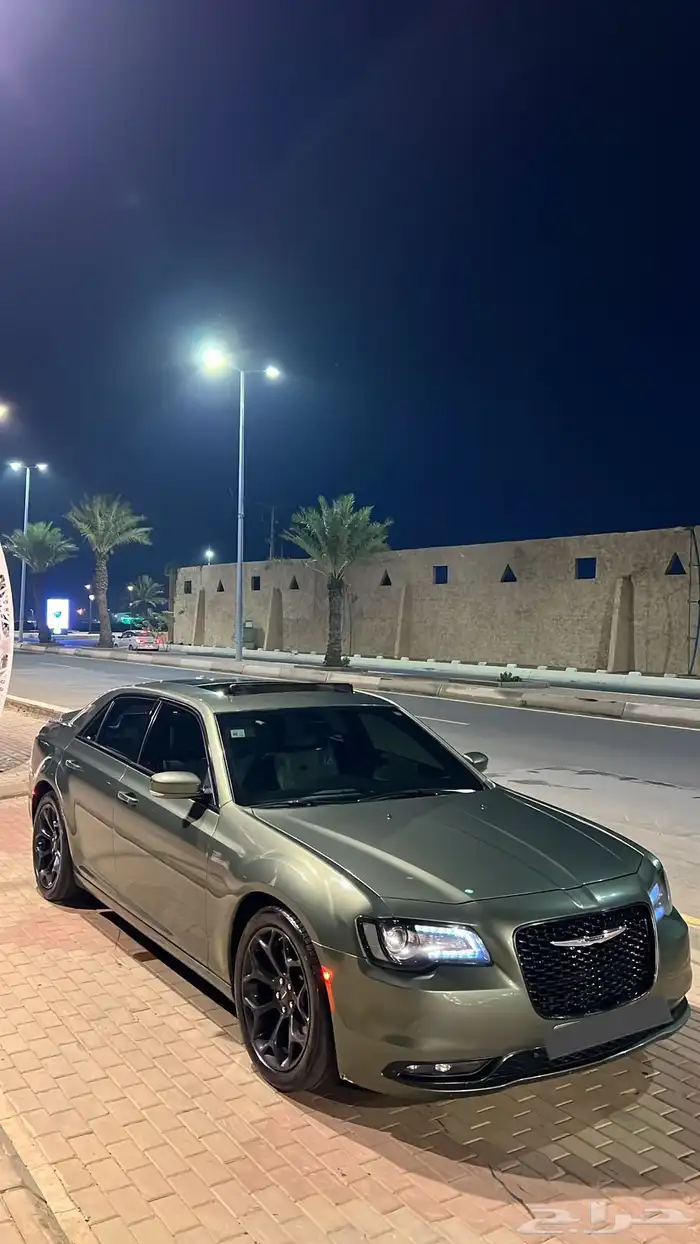 السيارة كرايسلر المديل 2020 الفئة C300 اللون زيتي الممشى 6