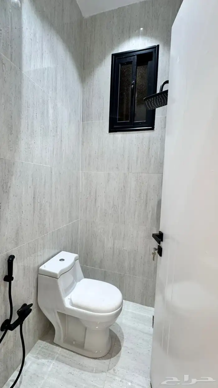 دور ارضي بمدخل سياره للبيع حي اليرموك مقابل ضمك 13