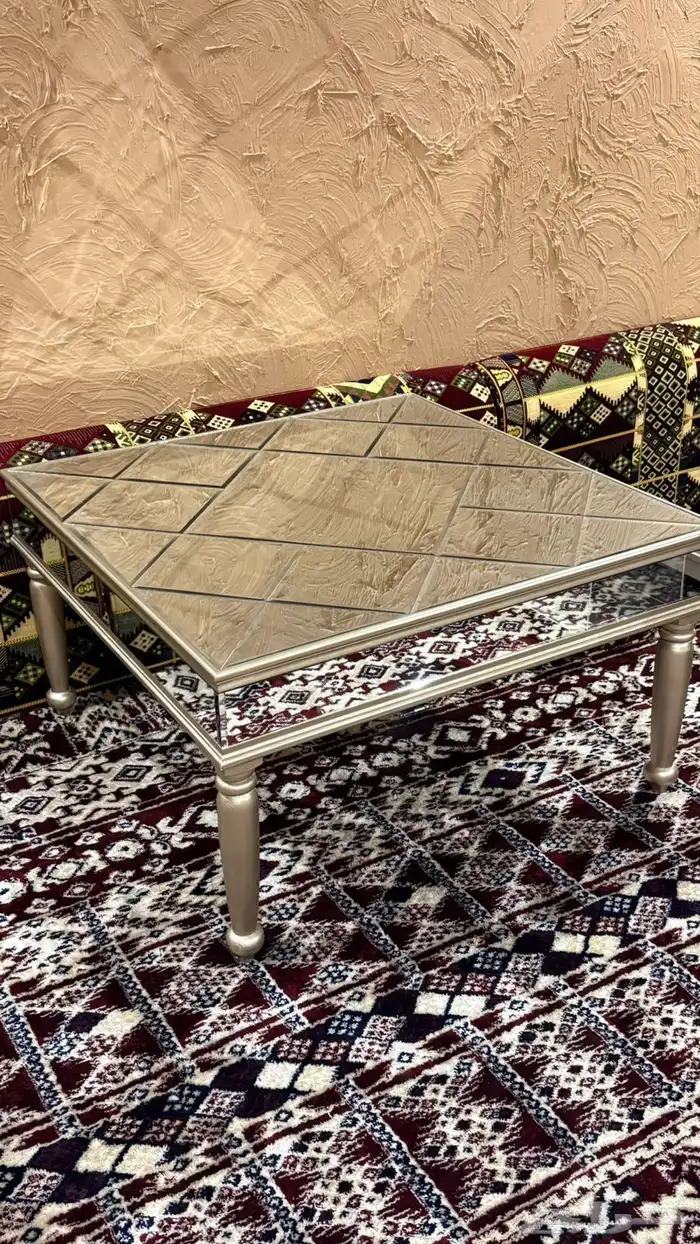 طاوله من الزجاج المرآه جديده 1