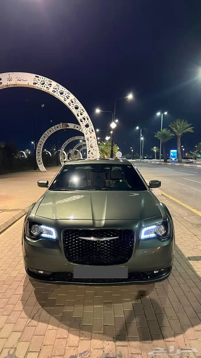 السيارة كرايسلر المديل 2020 الفئة C300 اللون زيتي الممشى 0
