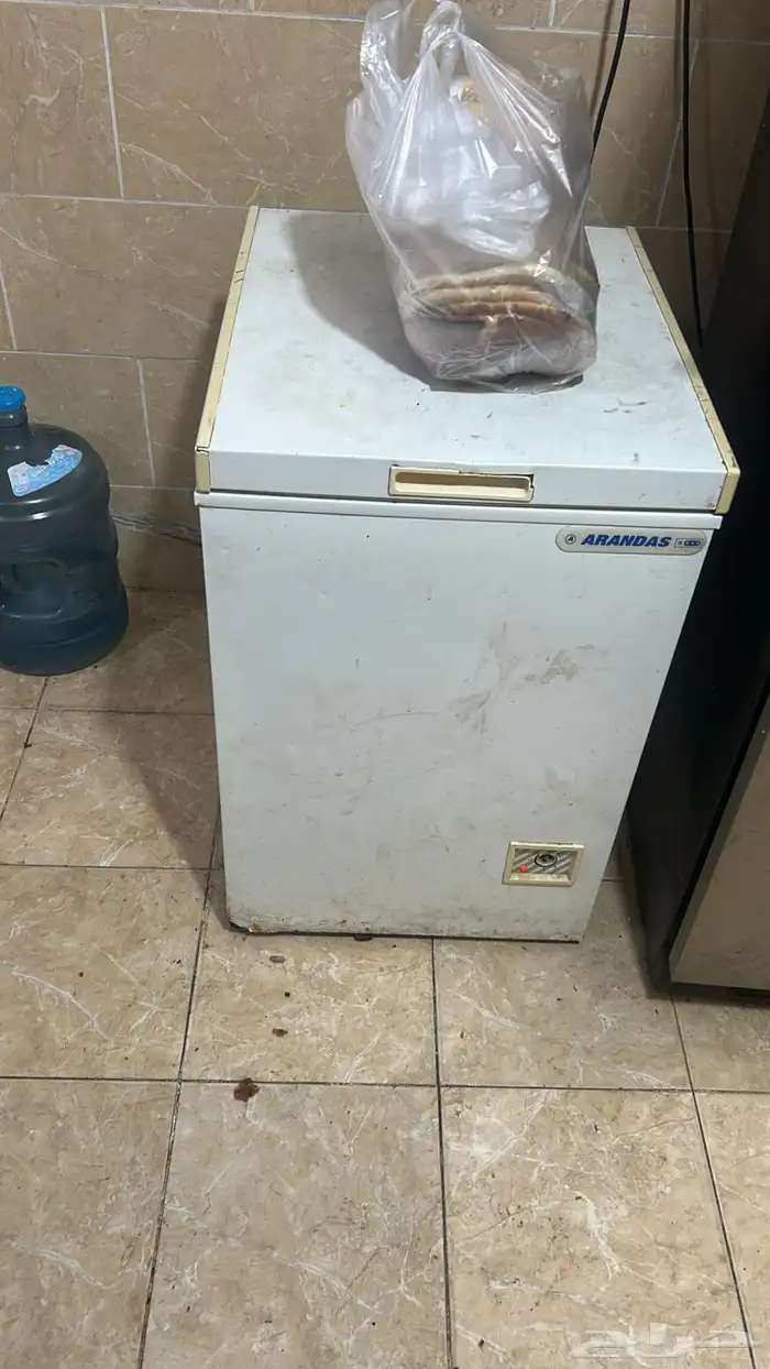 ايوجد عفش شقه للبيع غرفه نظيفه خشب نظيف وكنب 7 قطع نظيف 2