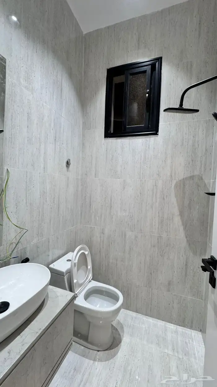 دور ارضي بمدخل سياره للبيع حي اليرموك مقابل ضمك 11