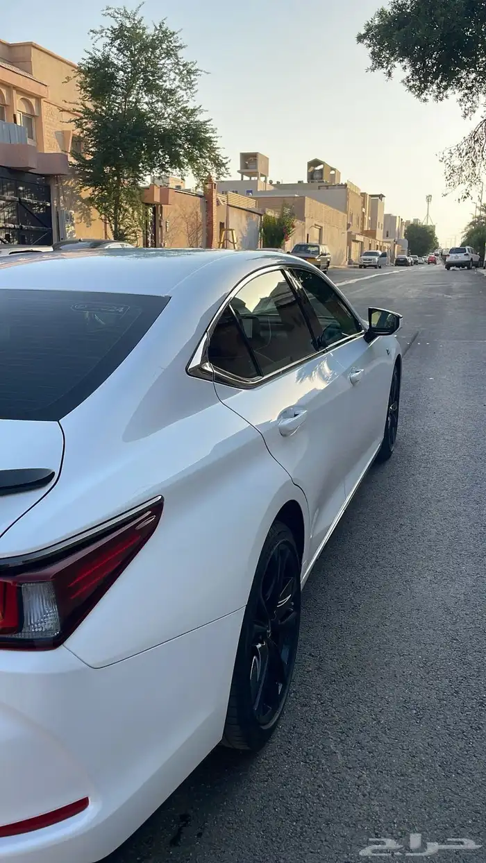 لكزس 2024 F سبورت 5