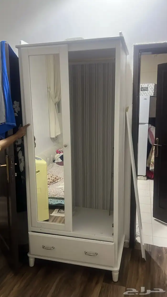 غرفة نوم كاملة للبيع بأسرع وقت ولا يفرق السعر استخدام نظيف 3