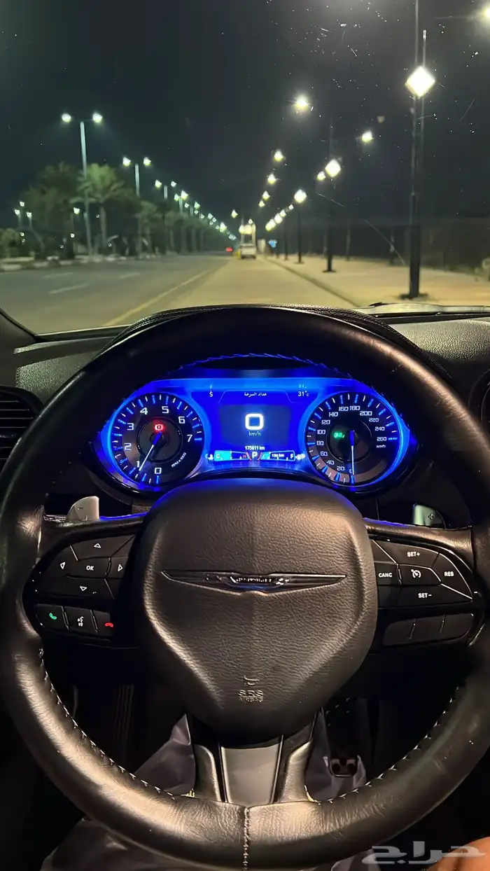 السيارة كرايسلر المديل 2020 الفئة C300 اللون زيتي الممشى 8