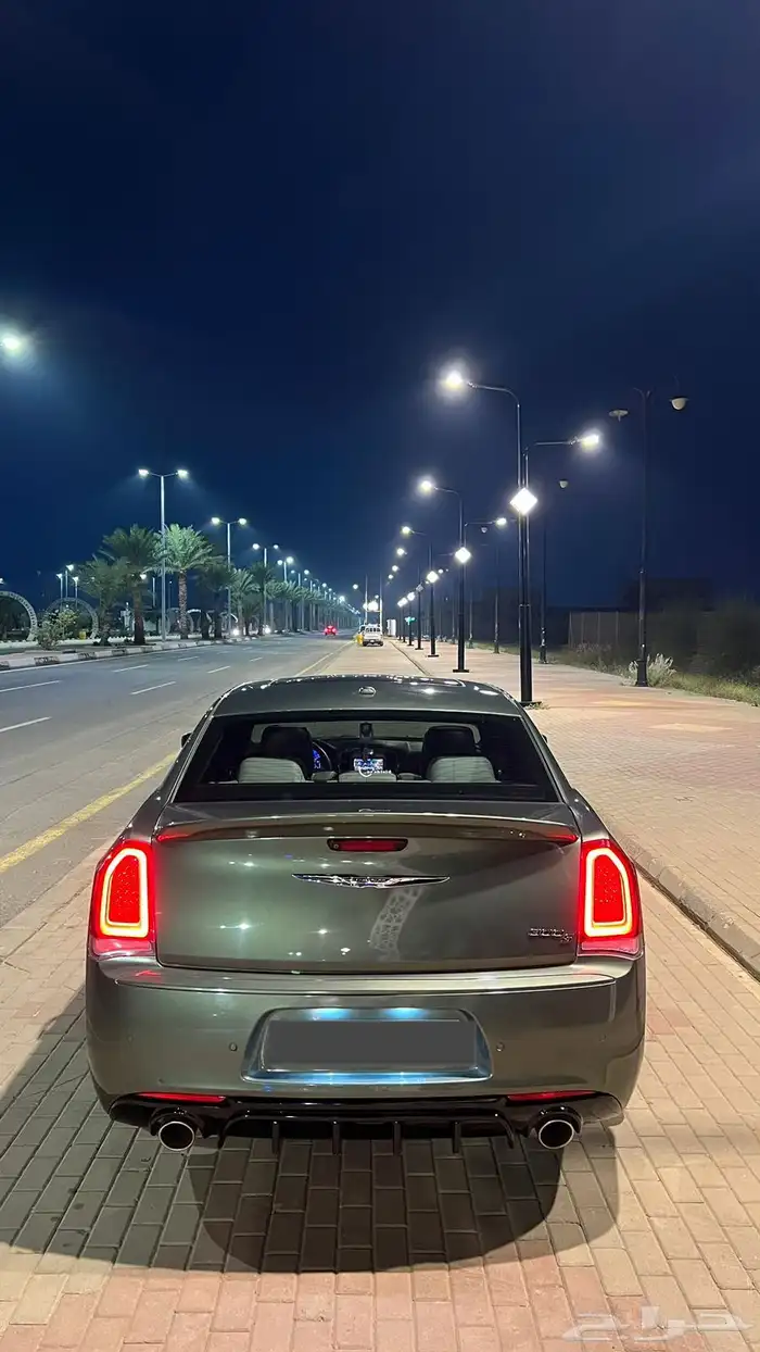 السيارة كرايسلر المديل 2020 الفئة C300 اللون زيتي الممشى 4