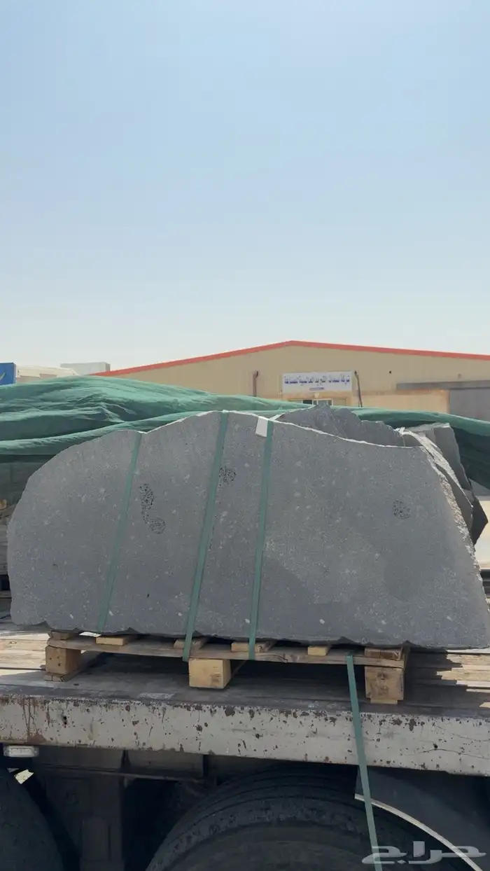 حجر بازلت عشوائي 2