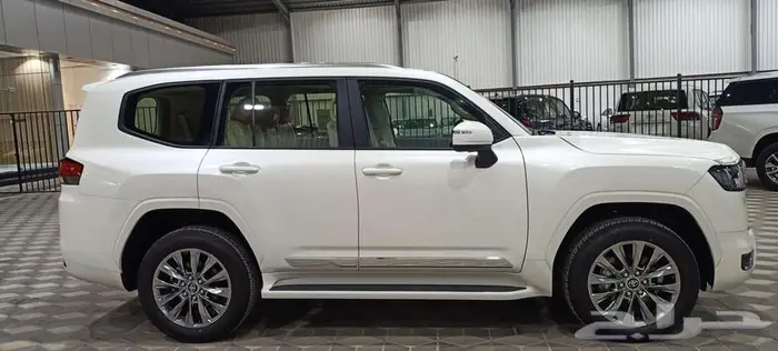 تويوتا جى اكس ار L4 موديل 2025 سعودي عبد اللطيف جميل 1