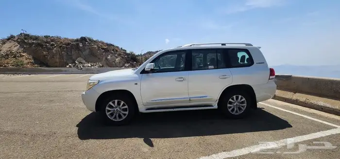 لاندكروزر GXR 1