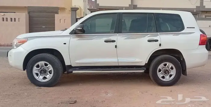 لاندكروزر الصخرة ونش دفلك سبير علاق مجهز للبر 4