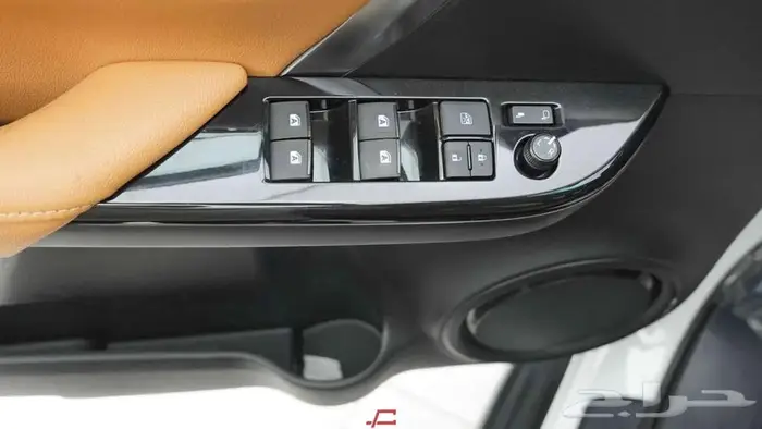 تويوتا فورتشنر VX3 بنزين 2025 7