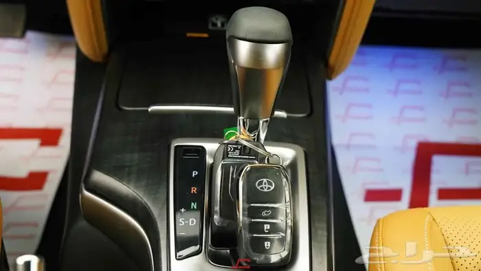 تويوتا فورتشنر VX3 بنزين 2025 10