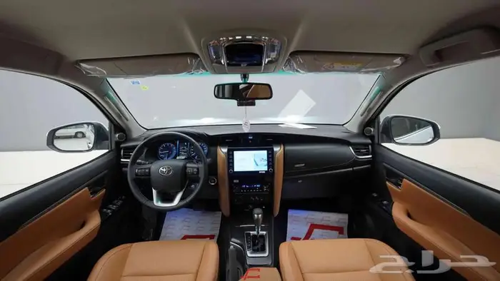 تويوتا فورتشنر VX3 بنزين 2025 4