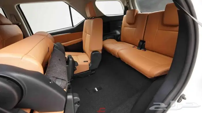 تويوتا فورتشنر VX3 بنزين 2025 9