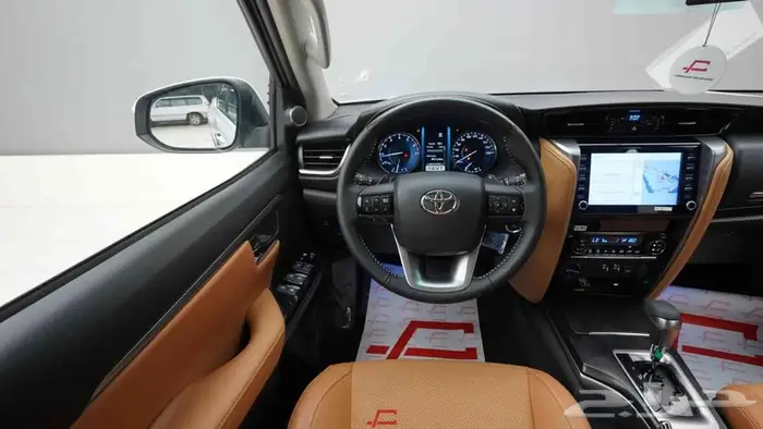 تويوتا فورتشنر VX3 بنزين 2025 5