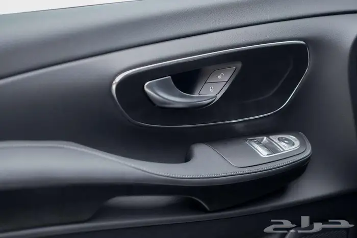 مرسيدس V 300 موديل 2026 أصفار خليجي أسود أسود 11