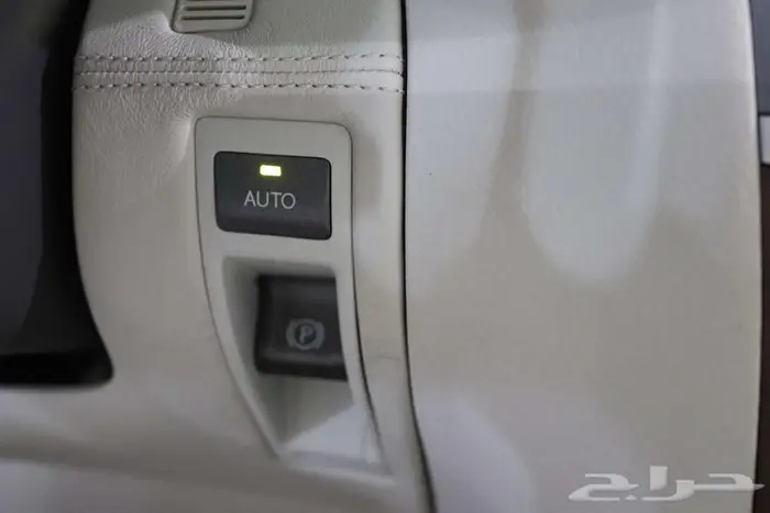 لكزس LS460 2012 31