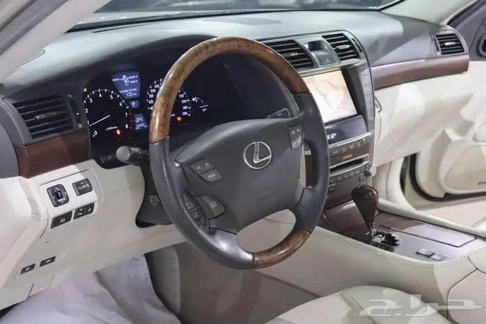 لكزس LS460 2012 34