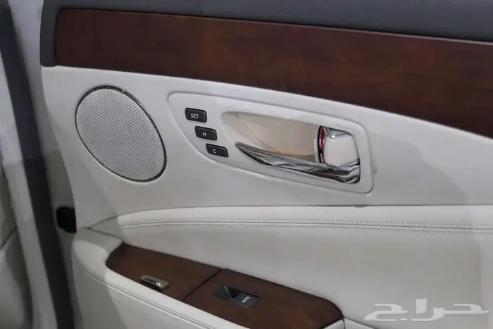 لكزس LS460 2012 21