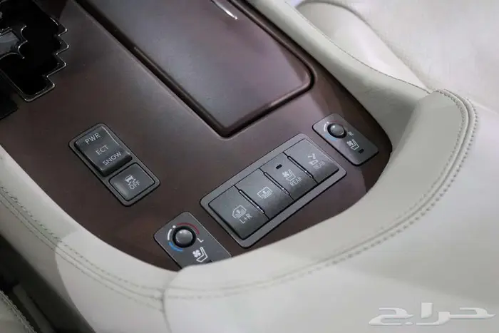 لكزس LS460 2012 28