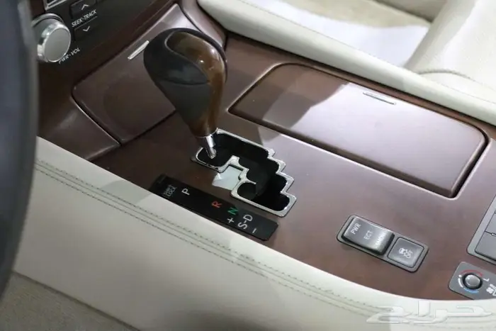 لكزس LS460 2012 27