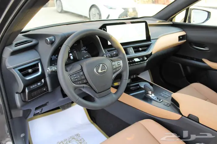 لكزس - UX 300 - CH - فل كامل - هايبرد - خليجي - 2025 12