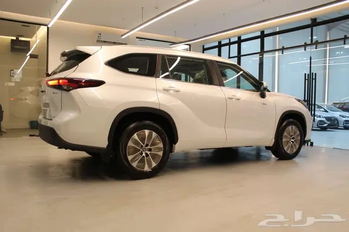 هايلاندر GLE 2025 4