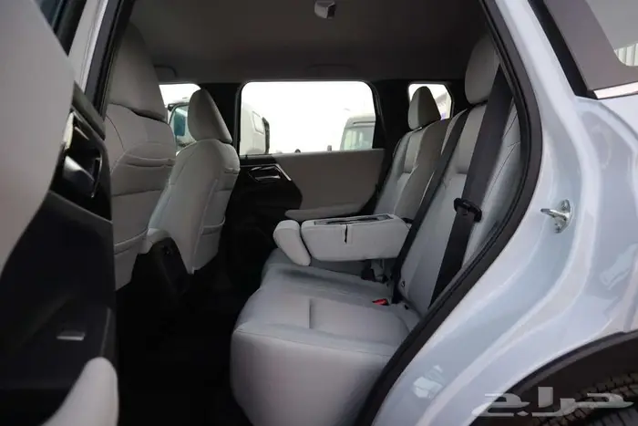 ميتسوبيشي اوتلاندر ستاندر 7 و 5 راكب بدون دبل 2025. 2