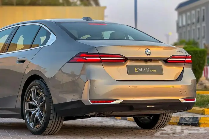 BMW 520i LAXURY 2024 ذهبي خليجي 3