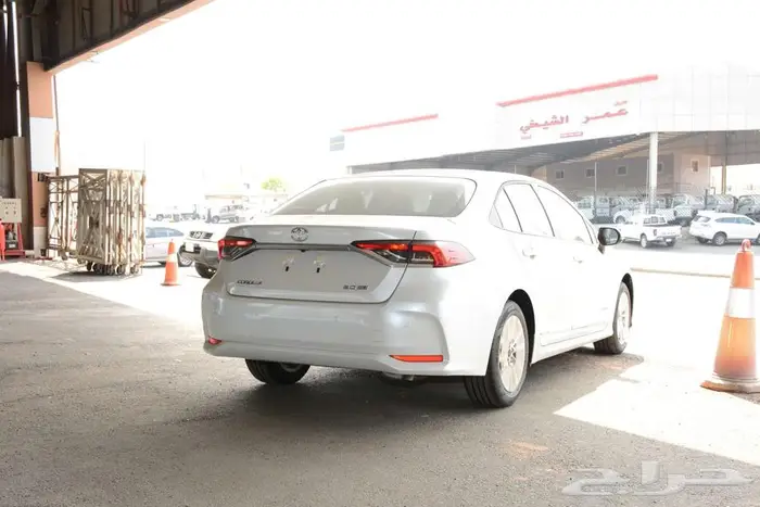 تويوتا كورولا 2025 مكينة 2.0 ستاندر مطور بالنقد والتقسيط 3