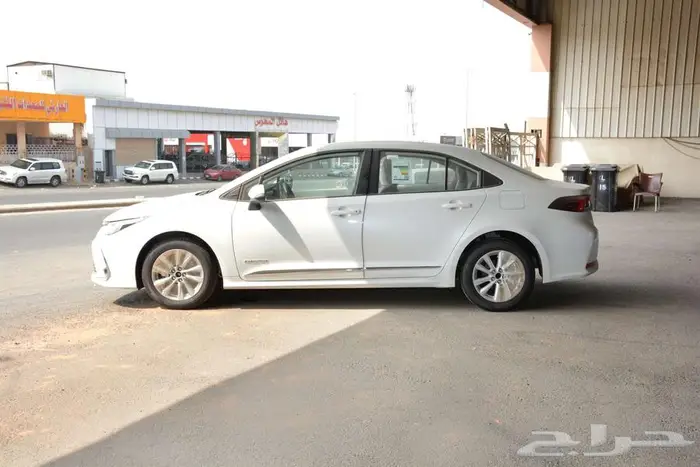 تويوتا كورولا 2025 مكينة 2.0 ستاندر مطور بالنقد والتقسيط 2