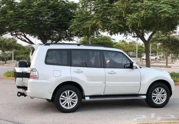 ميتسوبيشي باجيرو 2022 فل سعودي ممشي قليل مخزن 25 ألف 10