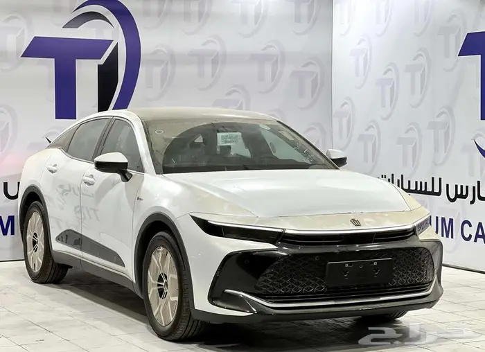 كراون 2.5 برستيج هايبرد 2026 1