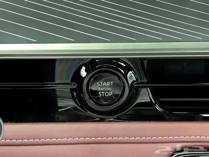 انفينتي QX80 اوتو جراف 2025 قيادة تجمع بين القوه والفخامه 11