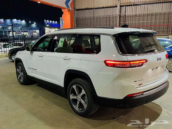 جيب شيروكي ليميتد 3.6 2023 كاش او تقسيط عرض خاص 7